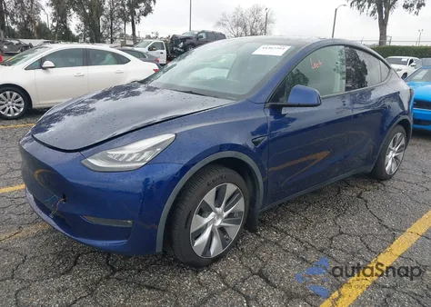 2021 Tesla Model Y Long Range Dual Motor All-Wheel Drive z USA, uszkodzony, nr VIN 5YJYGDEEXMF153096